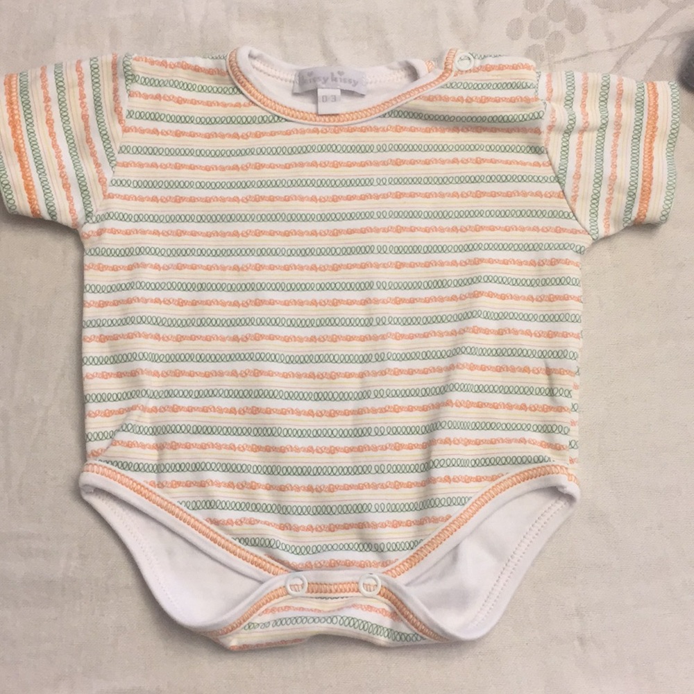 Kissy kissy onesie